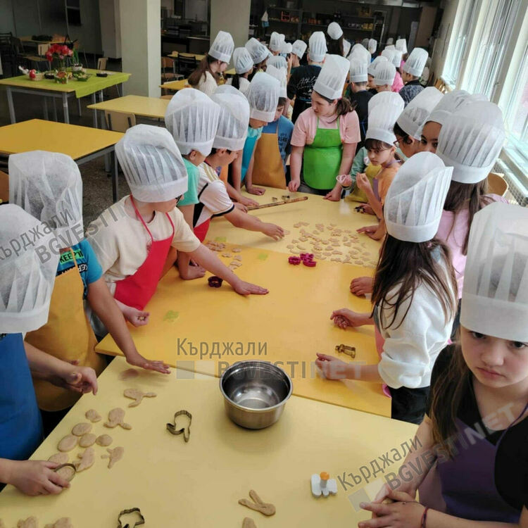 Великденска магия в СУ “Отец Паисий” - заедно с Младежки център Кърджали!/снимки/