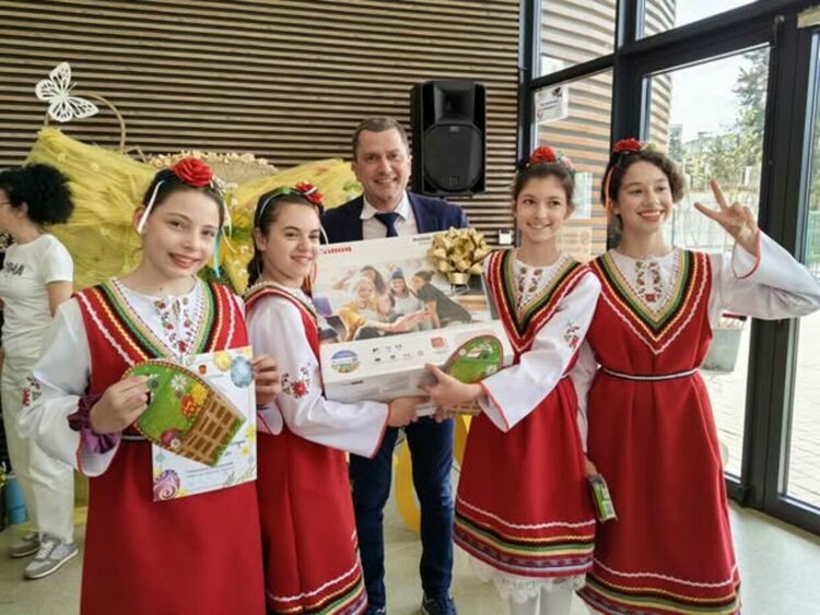 Учениците от ОУ „Св. Св. Кирил и Методий“ село Драгичево спечелиха първото място на традиционния великденски конкурс „Писано яйце“