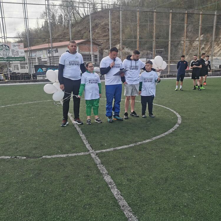 14 отбора се включиха в благотворителния турнир „Смолян къп 2025“ в подкрепа на Денис 