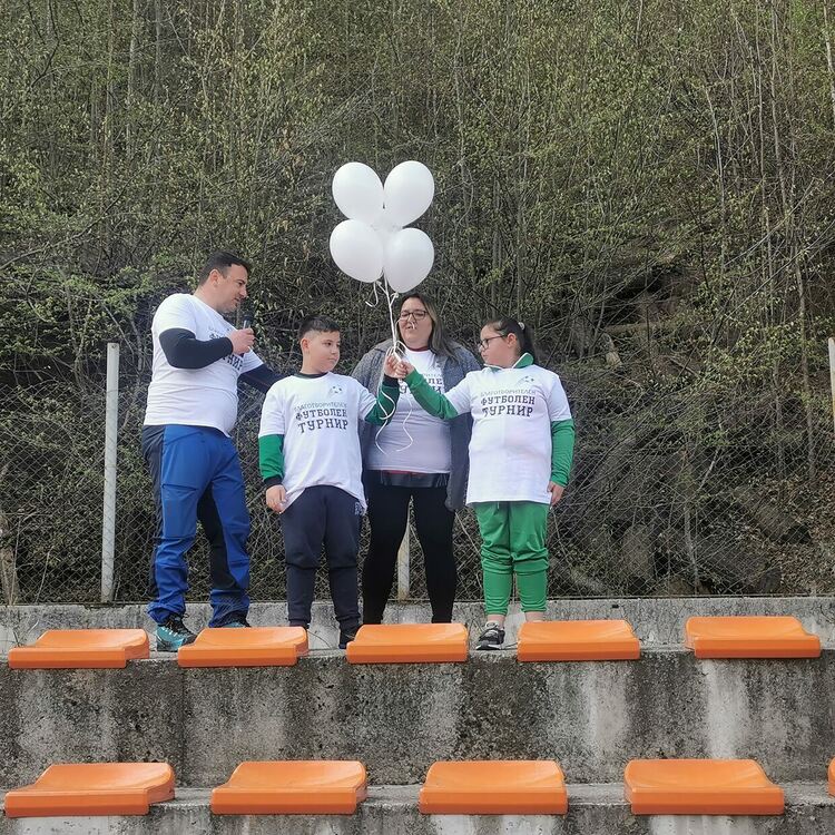 14 отбора се включиха в благотворителния турнир „Смолян къп 2025“ в подкрепа на Денис 