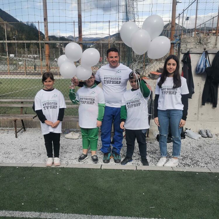 14 отбора се включиха в благотворителния турнир „Смолян къп 2025“ в подкрепа на Денис 