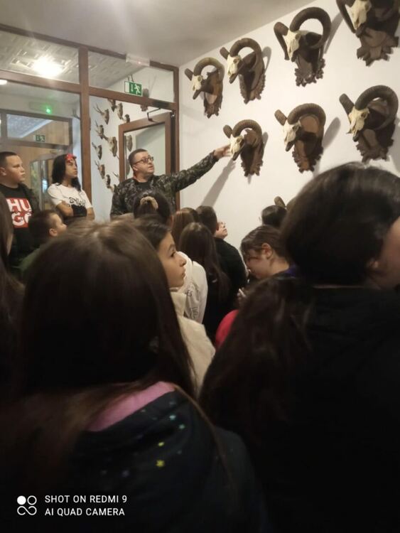 Ученици от СУ „Христо Ботев“ – Девин се включиха в образователна инициатива за Седмицата на гората