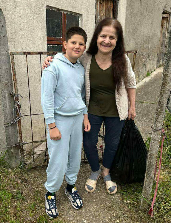 Хасковлии зарадваха с хранителни продукти хора от селата в общината 