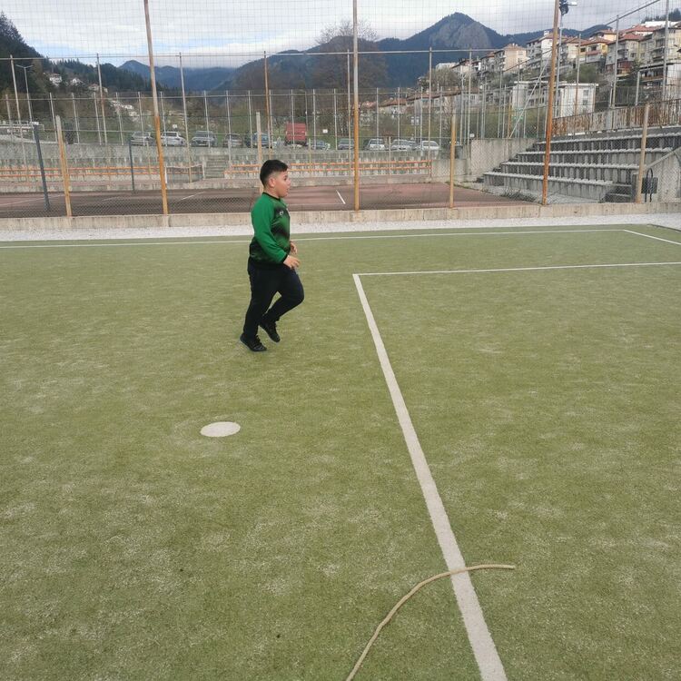 14 отбора се включиха в благотворителния турнир „Смолян къп 2025“ в подкрепа на Денис 