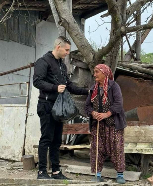 Хасковлии зарадваха с хранителни продукти хора от селата в общината 