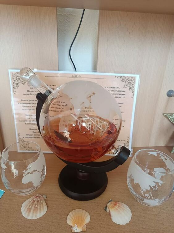 Абитуриенти от Борино с трогателен жест към своя директор