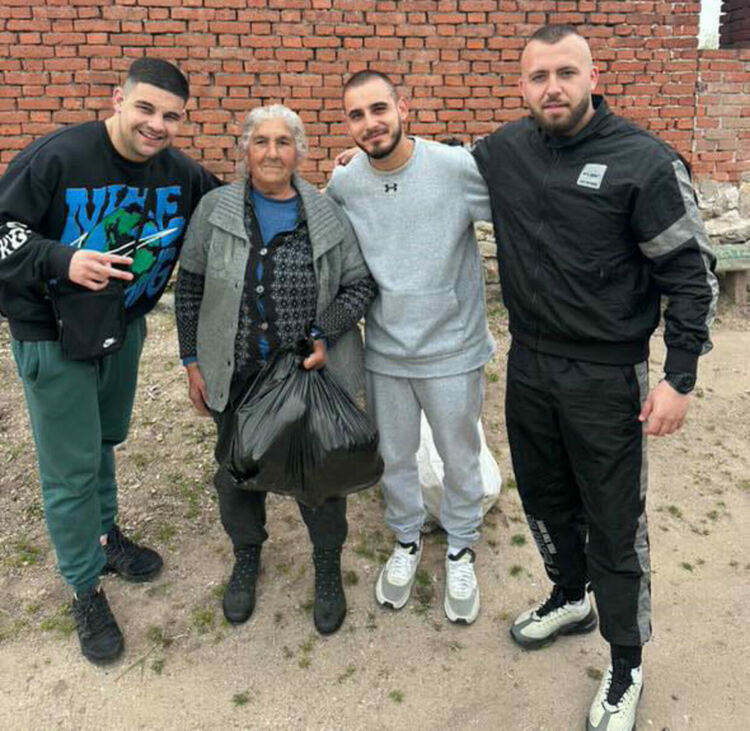 Хасковлии зарадваха с хранителни продукти хора от селата в общината 