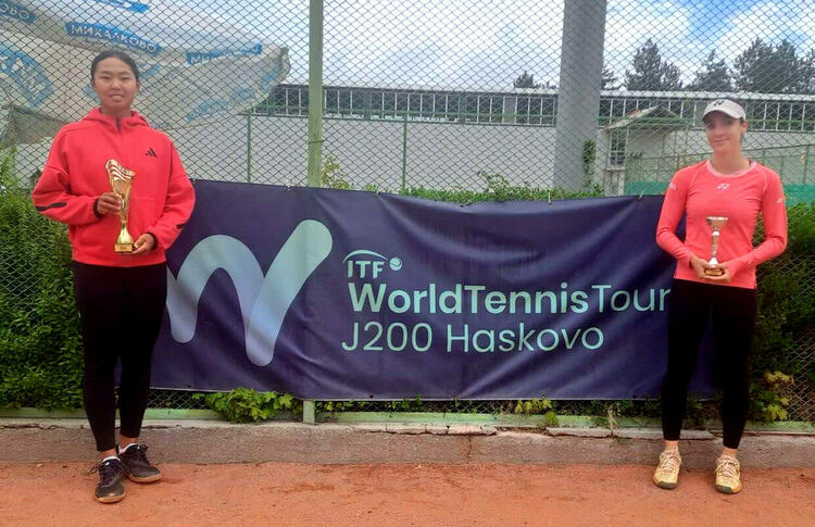 Румънец и китайка триумфираха на международния тенис турнир в Хасково