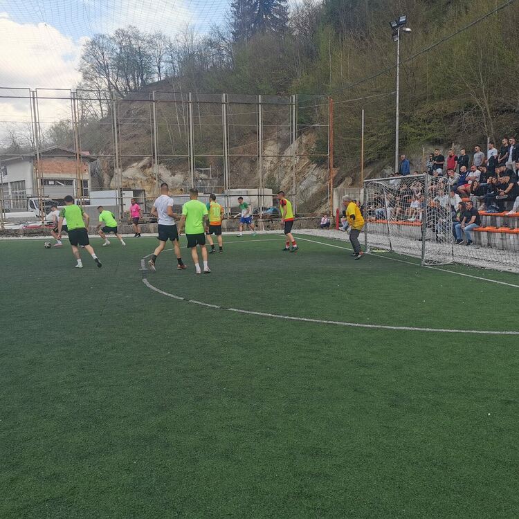 Близо 16 000 лева събра благотворителният футболен турнир в помощ на 9-годишния Денис Кисьов в Смолян (Галерия) 