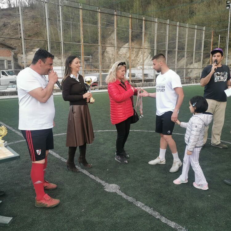 Близо 16 000 лева събра благотворителният футболен турнир в помощ на 9-годишния Денис Кисьов в Смолян (Галерия) 