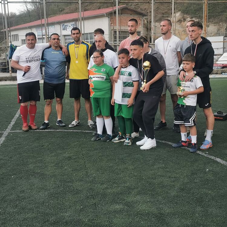 Близо 16 000 лева събра благотворителният футболен турнир в помощ на 9-годишния Денис Кисьов в Смолян (Галерия) 