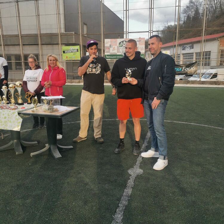 Близо 16 000 лева събра благотворителният футболен турнир в помощ на 9-годишния Денис Кисьов в Смолян (Галерия) 