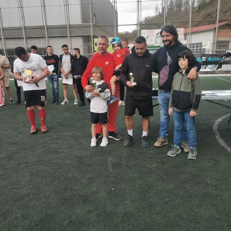 Близо 16 000 лева събра благотворителният футболен турнир в помощ на 9-годишния Денис Кисьов в Смолян (Галерия) 