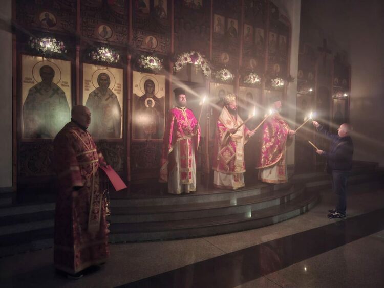 Стотици миряни се събраха в Смолян за празничната служба на Възкресение Христово