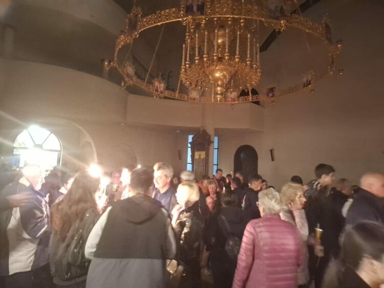 Стотици миряни се събраха в Смолян за празничната служба на Възкресение Христово