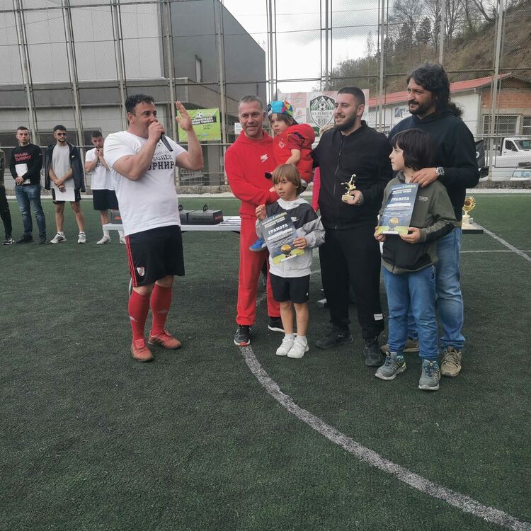 Близо 16 000 лева събра благотворителният футболен турнир в помощ на 9-годишния Денис Кисьов в Смолян (Галерия) 