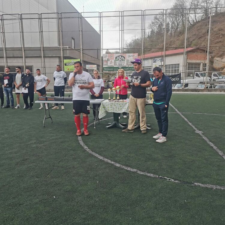 Близо 16 000 лева събра благотворителният футболен турнир в помощ на 9-годишния Денис Кисьов в Смолян (Галерия) 