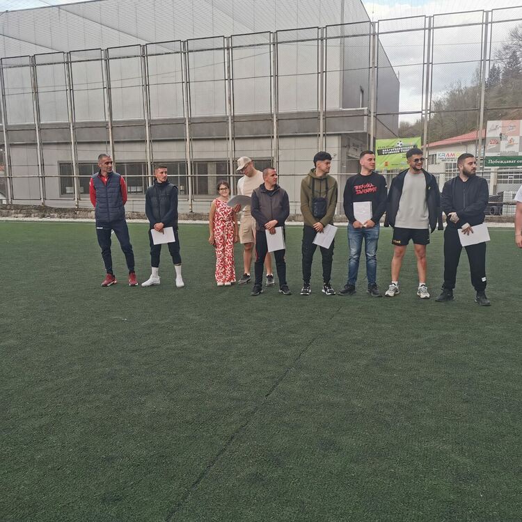 Близо 16 000 лева събра благотворителният футболен турнир в помощ на 9-годишния Денис Кисьов в Смолян (Галерия) 