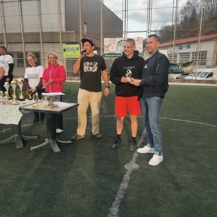 Близо 16 000 лева събра благотворителният футболен турнир в помощ на 9-годишния Денис Кисьов в Смолян (Галерия) 