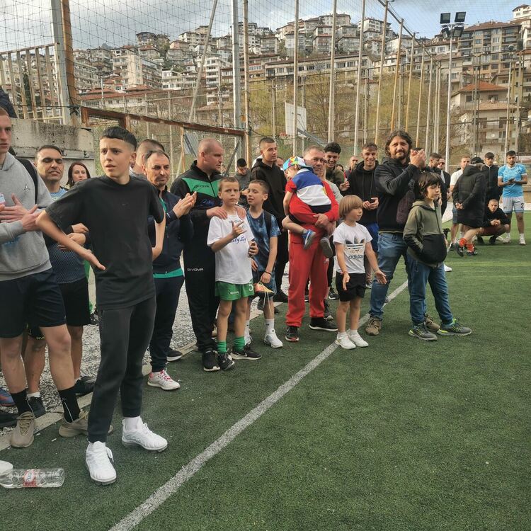 Близо 16 000 лева събра благотворителният футболен турнир в помощ на 9-годишния Денис Кисьов в Смолян (Галерия) 