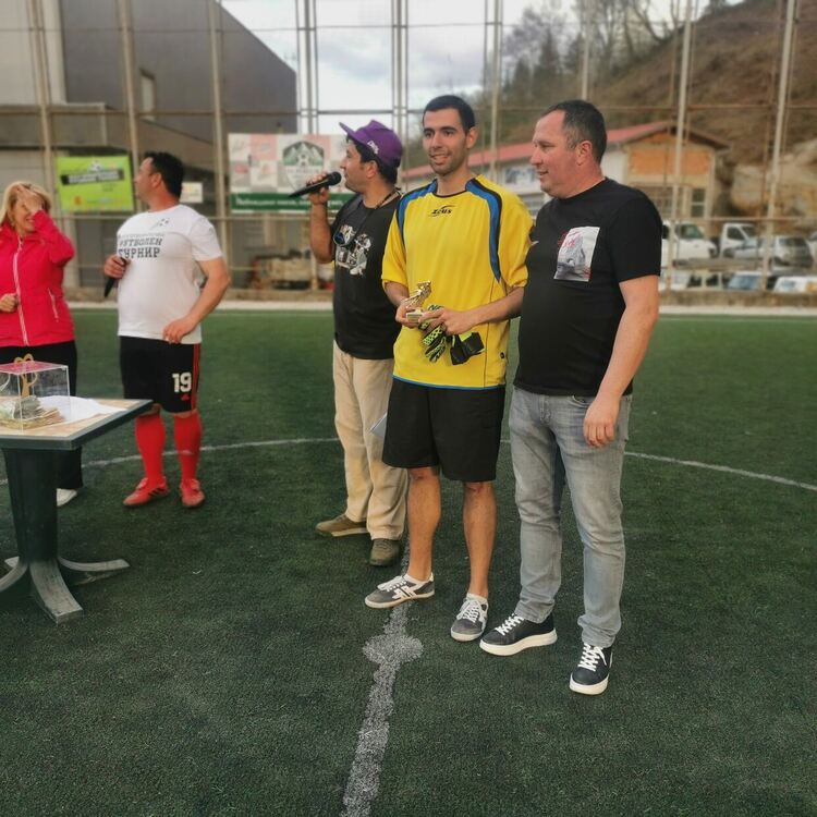 Близо 16 000 лева събра благотворителният футболен турнир в помощ на 9-годишния Денис Кисьов в Смолян (Галерия) 