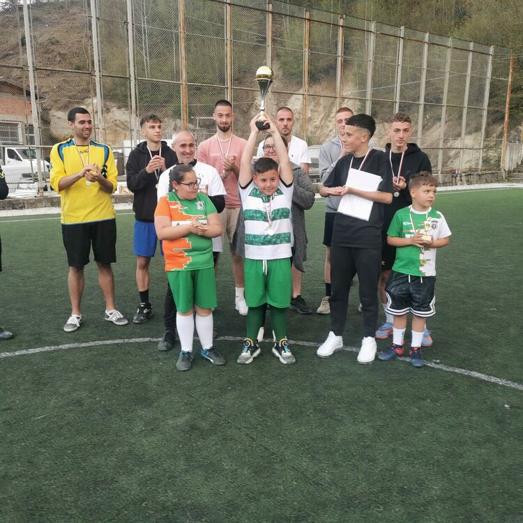 Близо 16 000 лева събра благотворителният футболен турнир в помощ на 9-годишния Денис Кисьов в Смолян (Галерия) 