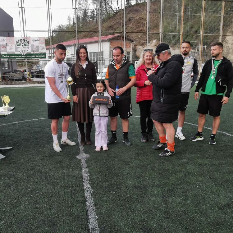 Близо 16 000 лева събра благотворителният футболен турнир в помощ на 9-годишния Денис Кисьов в Смолян (Галерия) 