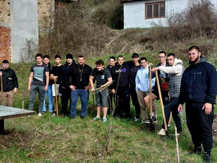 Традиционно дванадесетокласници от ПГТТ  "Христо Ботев" в Смолян оставят следа