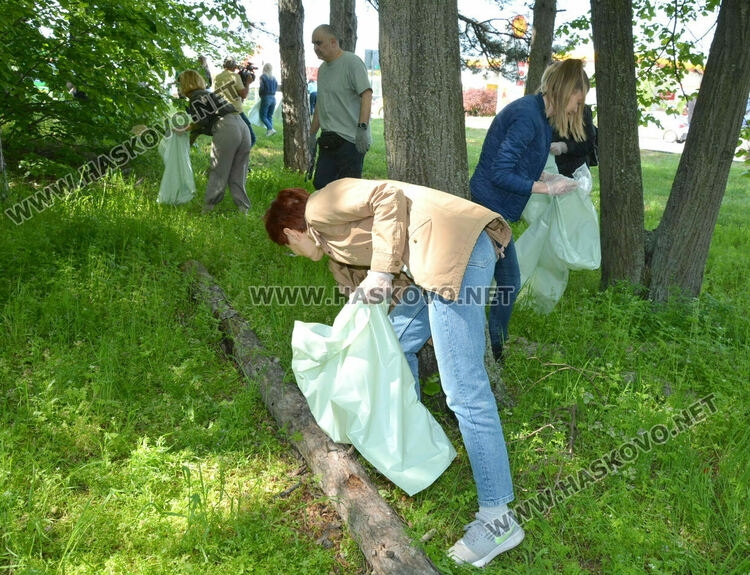 РИОСВ и Областна администрация с акция по почистване на отпадъци в Хасково