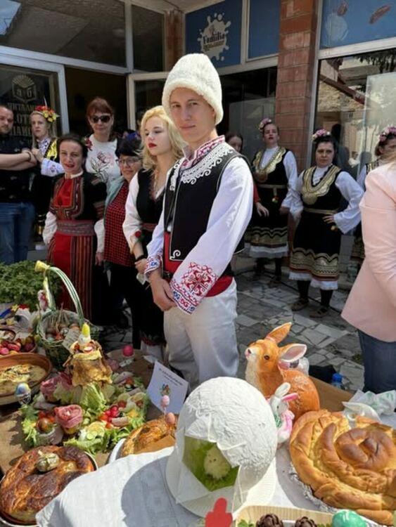 Регионалният конкурс „Червен, червен Великден“ събра творческия дух и традициите в село Извор