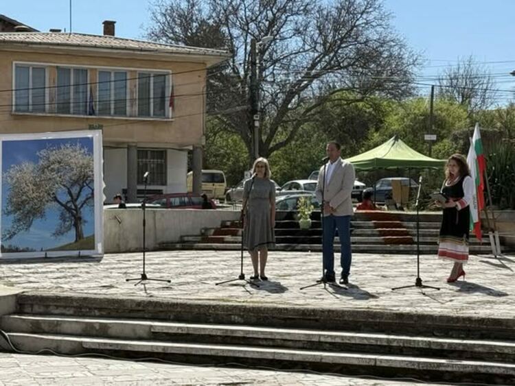 Регионалният конкурс „Червен, червен Великден“ събра творческия дух и традициите в село Извор