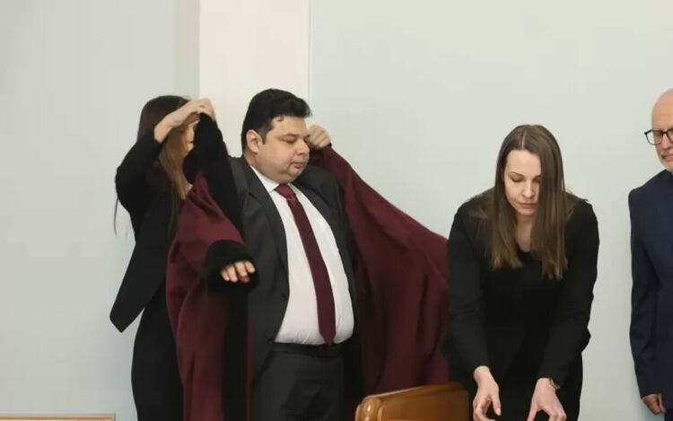 Орлин Колев облече тогата на конституционен съдия и на мига получи делото „Сарафов“.