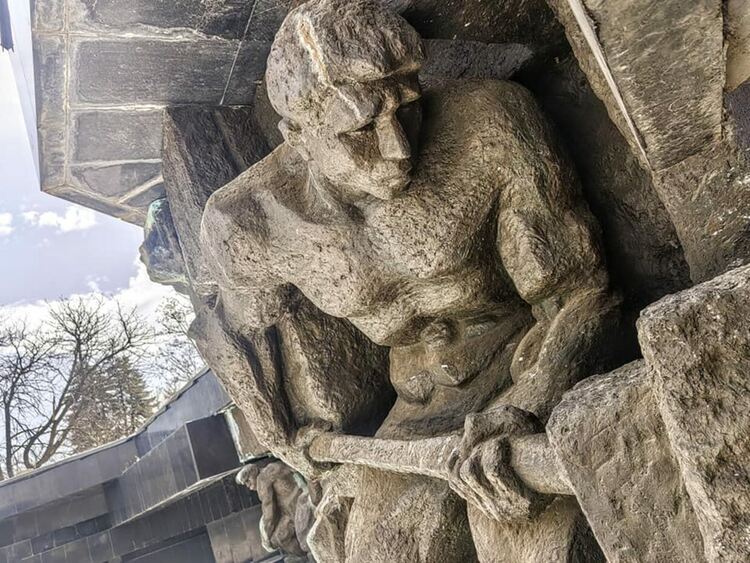 Мемориалът на миньорския труд в Перник отново е отворен