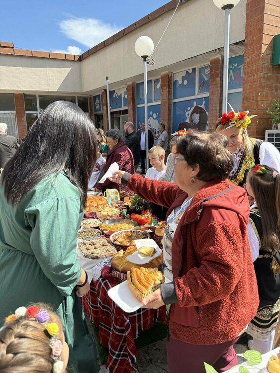 Регионалният конкурс „Червен, червен Великден“ събра творческия дух и традициите в село Извор