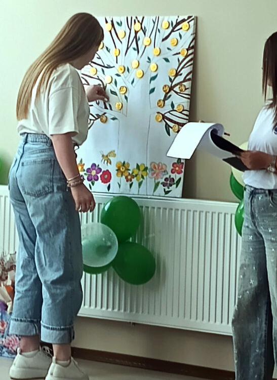 Ученичка от ФСГ-Хасково разкри тайната на банкнотите в Световната седмица на парите