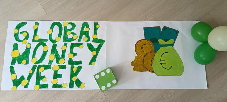 Ученичка от ФСГ-Хасково разкри тайната на банкнотите в Световната седмица на парите