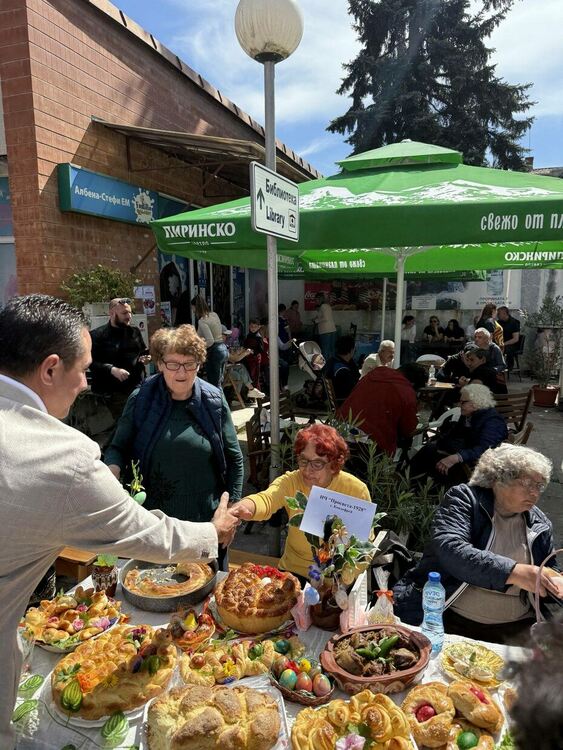 Регионалният конкурс „Червен, червен Великден“ събра творческия дух и традициите в село Извор