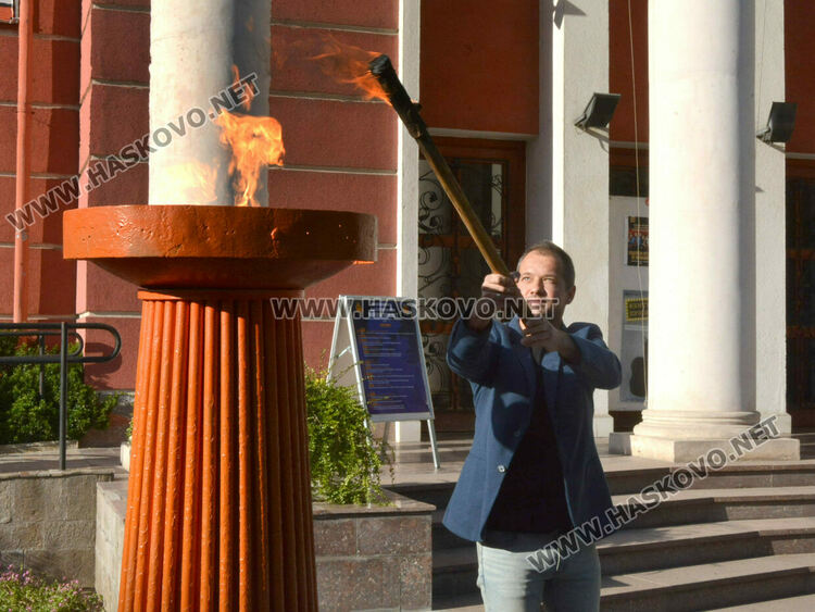 Николай Терзийски запали огъня на „Южна пролет“ 2025 в Хасково