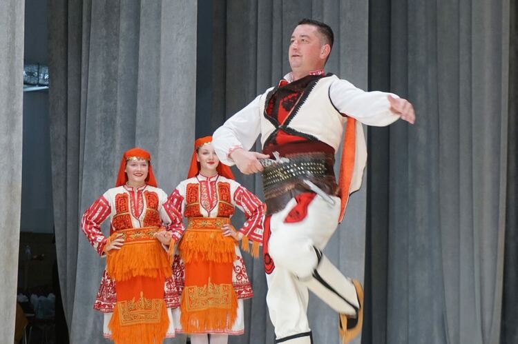 Танцов ансамбъл „Южняци“ отбеляза 25 години от създаването с голям концерт