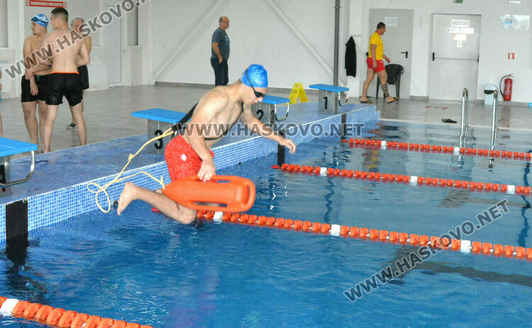 15 кандидати се явиха в Хасково на курс за спасители на море и открити водни площи