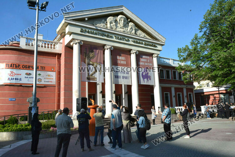 Николай Терзийски запали огъня на „Южна пролет“ 2025 в Хасково