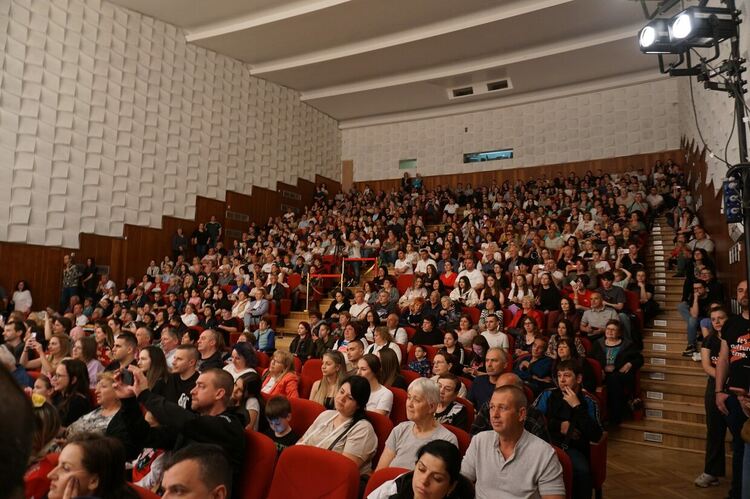 Танцов ансамбъл „Южняци“ отбеляза 25 години от създаването с голям концерт