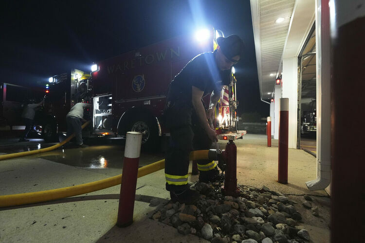 Огромен пожар в Ню Джърси застрашава стотици сгради, наредена е евакуация