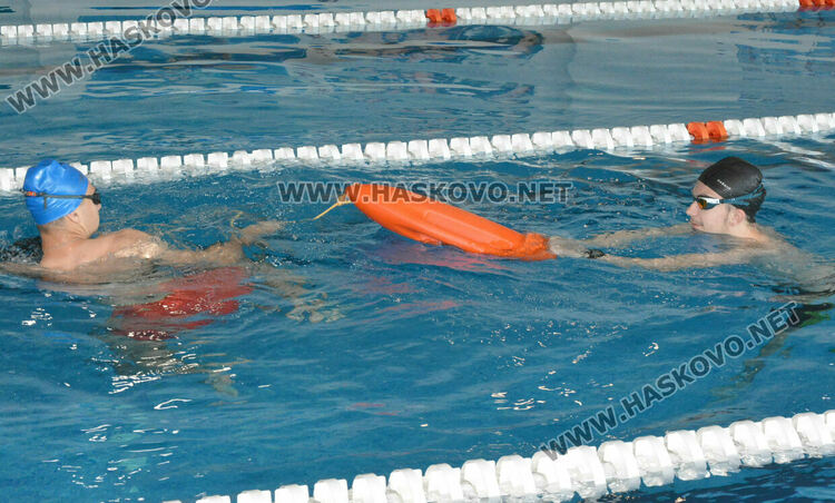 15 кандидати се явиха в Хасково на курс за спасители на море и открити водни площи