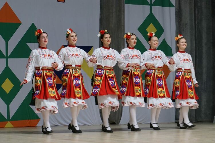 Танцов ансамбъл „Южняци“ отбеляза 25 години от създаването с голям концерт