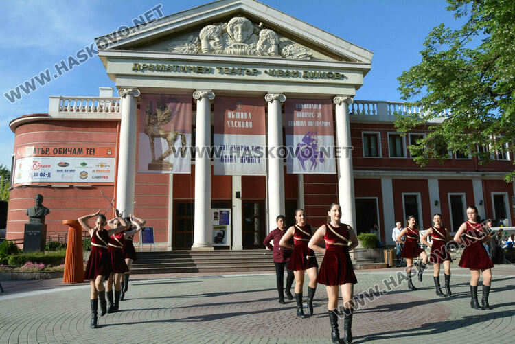 Николай Терзийски запали огъня на „Южна пролет“ 2025 в Хасково