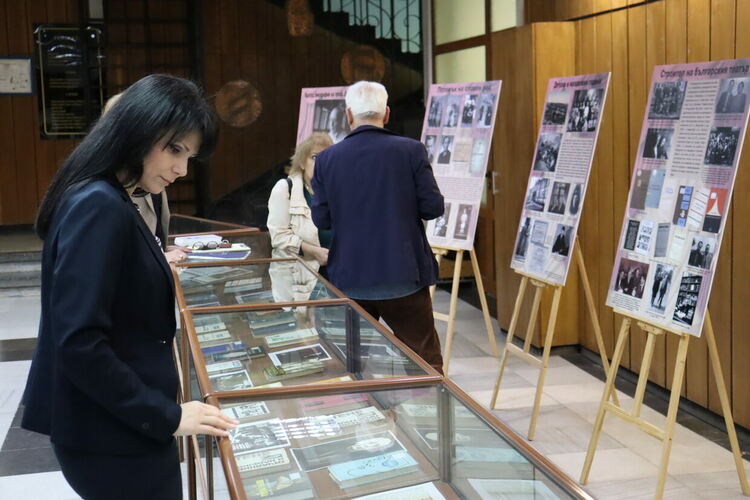 С изложбата „Жрецът на Мелпомена“ започнаха литературните дни „Южна пролет“