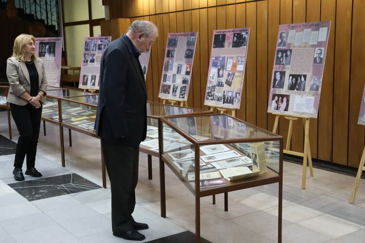 С изложбата „Жрецът на Мелпомена“ започнаха литературните дни „Южна пролет“