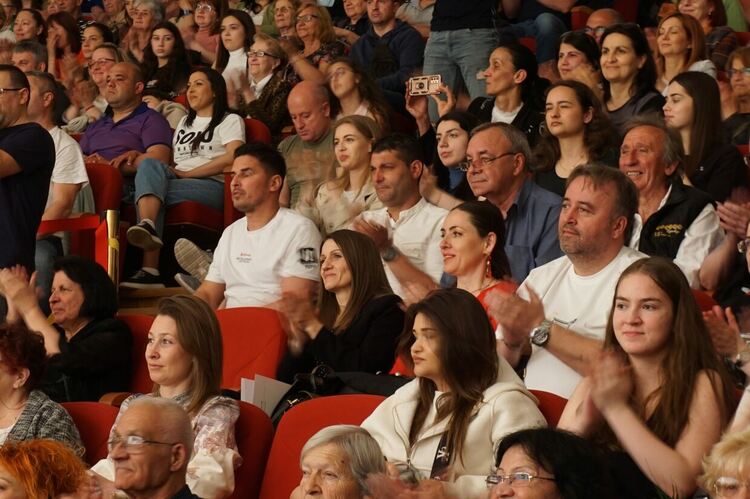 Танцов ансамбъл „Южняци“ отбеляза 25 години от създаването с голям концерт