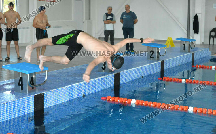 15 кандидати се явиха в Хасково на курс за спасители на море и открити водни площи